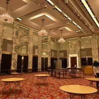 披露宴会場（セッティング中）