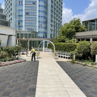 挙式後にブーケトスなどできる場所
（花嫁側からの視点）