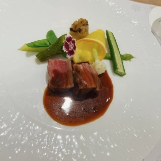 お肉のお料理を試食しました。