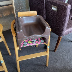 子供椅子にシートベルトが必要な場合このような状態になります|671620さんのANAクラウンプラザホテル岡山の写真(1952971)