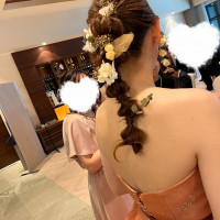 カラードレスのヘアアレンジです。