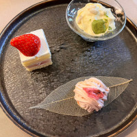 料理、ウエディングケーキとデザート