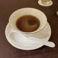 姿フカヒレと茸 色々をあつあつのスープで