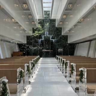 都会とは思えないほど緑を感じられる素敵なチャペルでした。