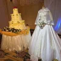 ケーキとドレスです。