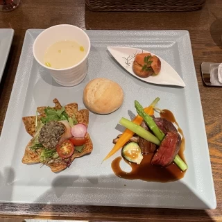 試食した料理です。
実際の1/3ほどの量。
