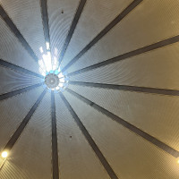 祭壇上の天井