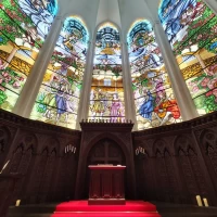ステンドグラスが圧巻