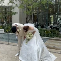 チャペルを出て階段の下にて（向かいにはロビー）