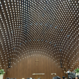 天井が高く、圧巻のチャペル