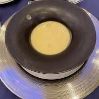 スープはスタッフの方がその場で注いでくれました。