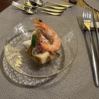 鮑料理その2。ゲストからは海老が小さいとの文句笑