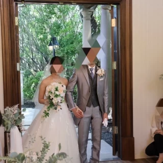 退場時の挙式会場入り口の様子です。