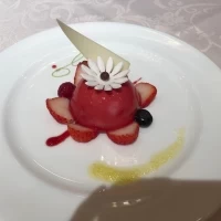 見た目も華やかなデザート