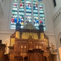 ステンドグラスが綺麗なチャペル