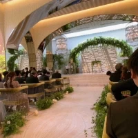 屋上にある挙式会場になります