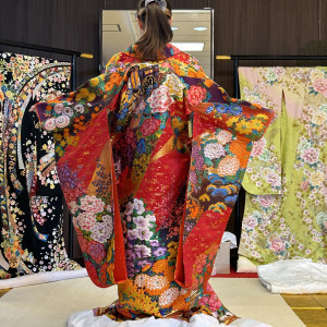色打掛です。赤をベースとした中沢山の刺繍がありゴージャスです|673164さんの花巻温泉 －The Grand Resort Hanamaki Onsen－の写真(1888049)