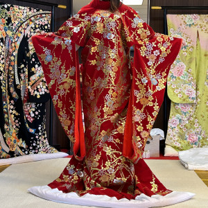 色打掛です。金色の刺繍が目を引く美しい着物です。|673164さんの花巻温泉 －The Grand Resort Hanamaki Onsen－の写真(1888050)