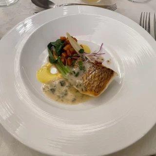 鯛とポワレ生海苔のソースヴァンプラン