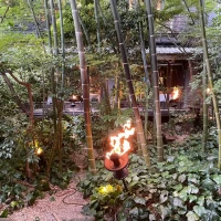 厳かな中庭