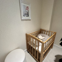 チャペル後方に子ども連れの方が入れる小部屋があります