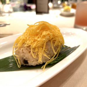 なんか錦糸卵が可愛い。中はうなぎが入ったお寿司。|673588さんの弘前パークホテルの写真(1892128)