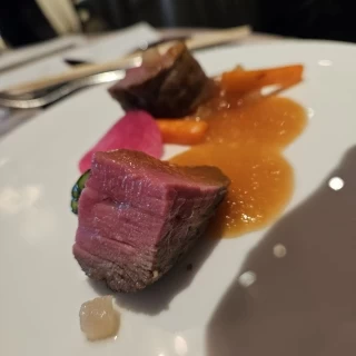 ステーキ。柔らかくて美味しい。