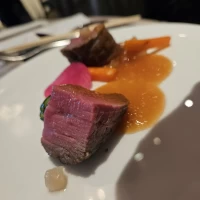 ステーキ。柔らかくて美味しい。