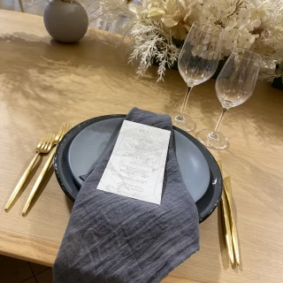 小さな披露宴会場の高砂からの景色