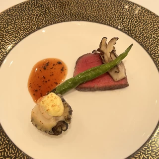 お肉は何もつけなくても美味しい