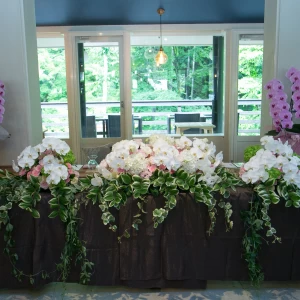 高砂です。ソファーを使用してゲストとの段差を無くしました。|673829さんのセントブライズ蓼科高原教会(クレモウェディング諏訪)の写真(1893668)