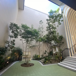 天候に左右されないので、雨天でもガーデンでの演出が可能です。