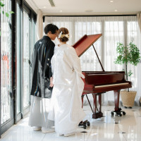 披露宴会場入り口には大きなグランドピアノがあります