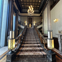 ロビーの大階段が豪華でした。