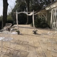 披露宴会場のテラスです。人前式もできるようです。