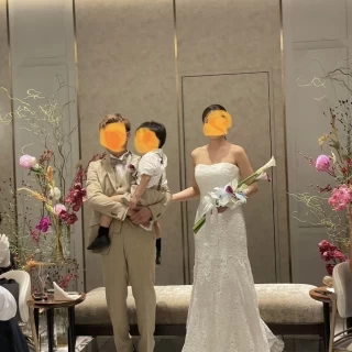ソファタイプの高砂はお気に入りのドレスが見えるのでオススメ