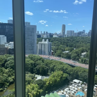 一枚目の会場から撮った眺め。天気が良いと富士山が見えるとか