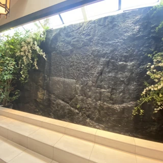 壁面の水が流れる演出