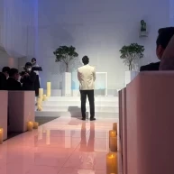 新婦を待つ新郎
