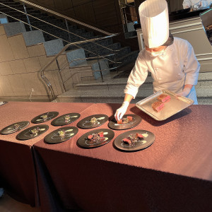 目の前でメインのお肉を調理|674424さんのアプローズスクエア東京迎賓館の写真(2129085)
