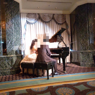 披露宴のとき、グランドピアノで演奏しました
