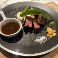 コースで頂いたメインのお肉です。