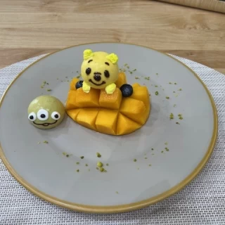 ディズニー好きの私たちのためにサプライズデザート！