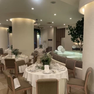 プールのある披露宴会場