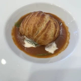 魚料理。アメリケーヌソースが本当に美味しかったです。