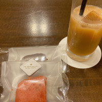 打ち合わせではお菓子と飲み物を毎回出していただけます。