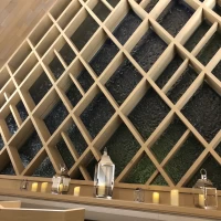 三角屋根のチャペルにキャンドルを設置しました
