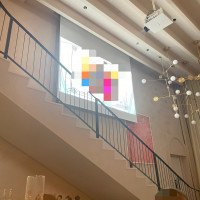 階段があり少しスクリーンが見えにくいところがありました