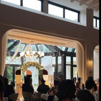 ガーデン側からは披露宴に光が入ります