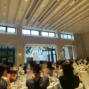 ガーデン側で乾杯がありました|675154さんのニーズ青山 by T&G WEDDING (旧 青山迎賓館)の写真(2478600)